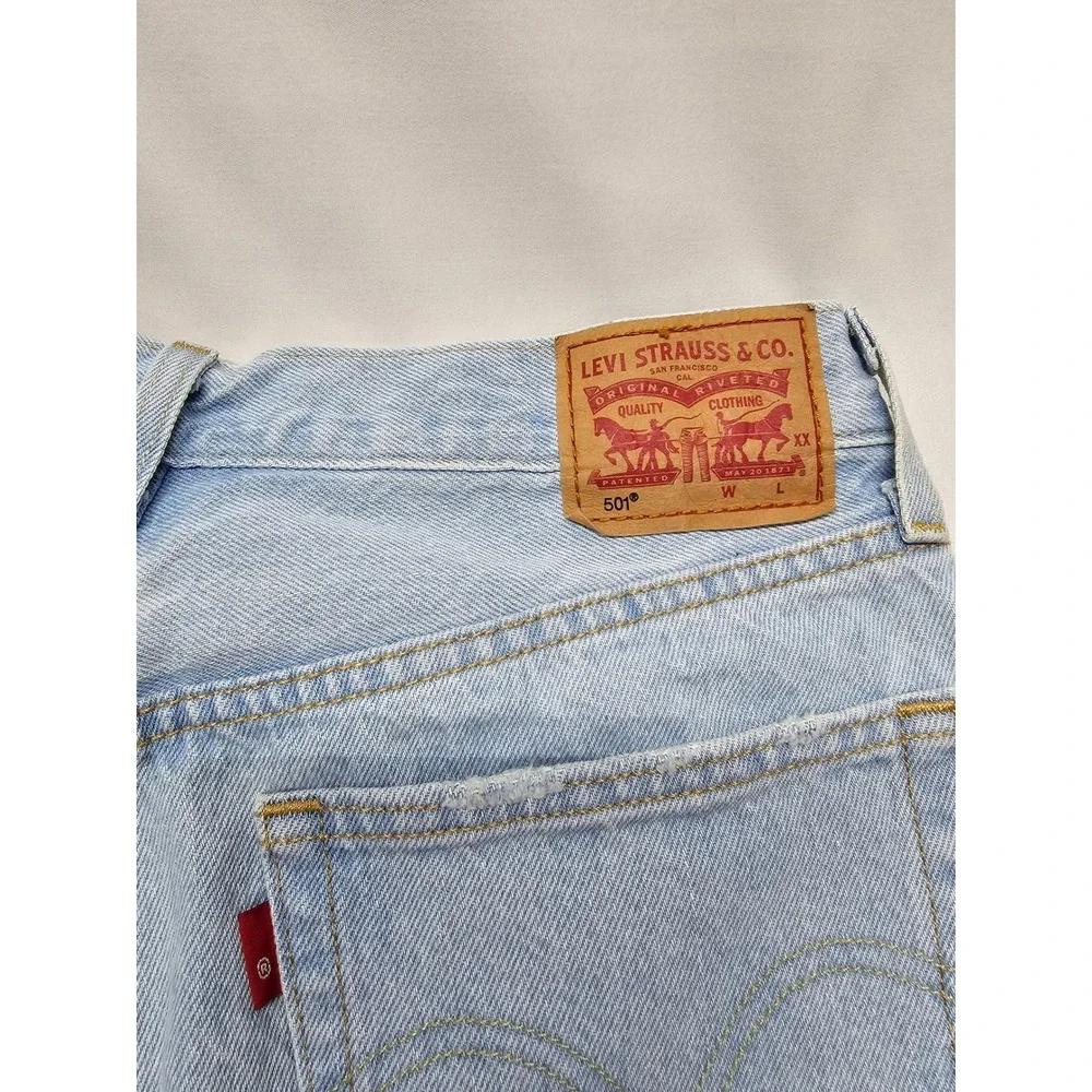 Levis 501 Original Fit Jeans Light Wash Straight Leg Denim Blue Mens 32x31 - Picture 8 of 11